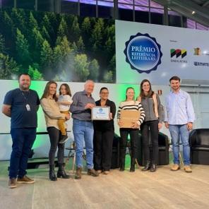 Produtores do sistema RTC/CCGL recebem prêmio Referência Leiteira na Expointer