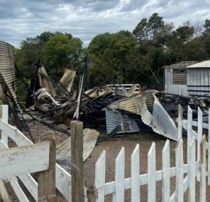 Família perde casa em incêndio e comunidade mobiliza ajuda em Cruz Alta