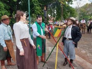 Chegada da Chama Crioula e início dos festejos farroupilhas em Cruz Alta