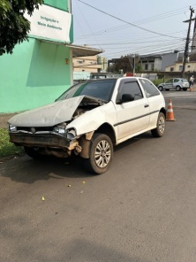 Colisão entre veículos causa danos significativos em cruzamento de Cruz Alta