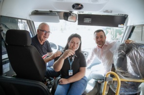 MICRO-ÔNIBUS COM ACESSIBILIDADE É ENTREGUE À SAÚDE DE CRUZ ALTA