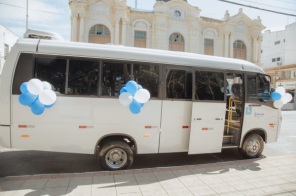 MICRO-ÔNIBUS COM ACESSIBILIDADE É ENTREGUE À SAÚDE DE CRUZ ALTA