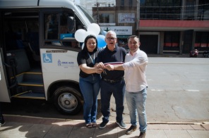 MICRO-ÔNIBUS COM ACESSIBILIDADE É ENTREGUE À SAÚDE DE CRUZ ALTA