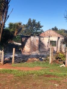 Incêndio destrói residência no Bairro Progresso;família pede ajuda com doações