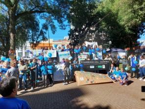 5ª Caminhada Azul percorreu o centro de Cruz Alta na manhã do sábado
