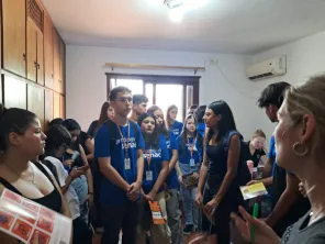 Jovens aprendizes do Senac realizam visita técnica à Sala do Empreendedor
