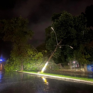 COM RAJADA DE 105 KM/H> Temporal na madrugada registra estragos em Cruz Alta