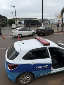 Colisão entre dois veículos é registrada na Avenida Plácido de Castro