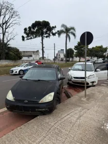 Colisão entre dois veículos é registrada na Avenida Plácido de Castro