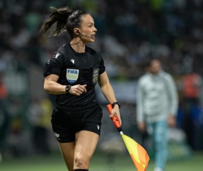 Câmara de Vereadores homenageia Árbitra-Assistente FIFA Maíra Mastella Moreira