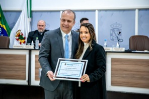 Câmara de Vereadores homenageia Árbitra-Assistente FIFA Maíra Mastella Moreira