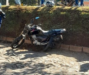 TRÂNSITO>Motociclista fica gravemente ferido após colisão na Plácido de Castro