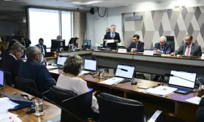 AGORA POUCO> CCJ do Senado aprova PEC que acaba com jornada 6x1