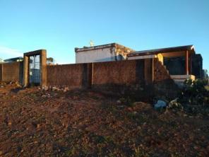 Túmulos são violados e ossadas ficam expostas em cemitério de Cruz Alta