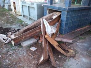Túmulos são violados e ossadas ficam expostas em cemitério de Cruz Alta