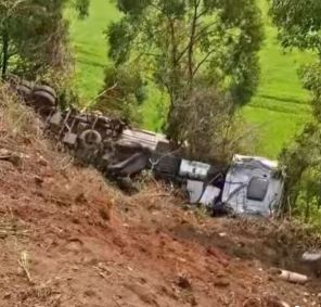 Acidente com carreta de combustíveis interdita ERS-342 em Cruz Alta