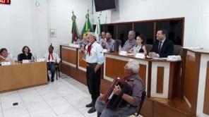 Dezesseis idosos participaram da Sessão do Vereador Idoso por um dia