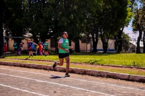 Atletismo reúne estudantes da rede municipal no CEM 2026 em Cruz Alta