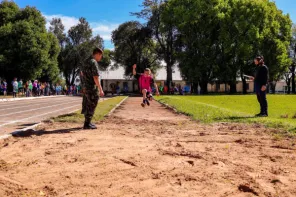 Atletismo reúne estudantes da rede municipal no CEM 2026 em Cruz Alta