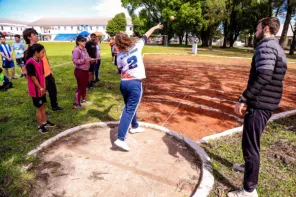 Atletismo reúne estudantes da rede municipal no CEM 2026 em Cruz Alta