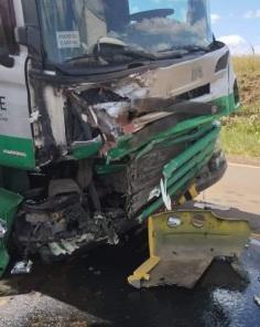Acidente entre carreta e carro na ERS-392, interior de Jóia, tem vítima fatal 