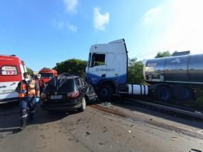 Grave acidente entre carro e caminhão deixa quatro mortos em Passo Fundo