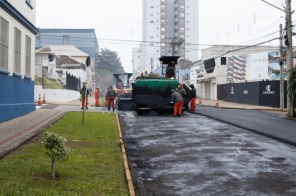 PRA FRENTE CRUZ ALTA> Rua Coronel Martins no Centro, recebe novo asfalto