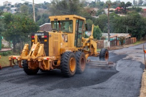 DEPOIS DE RECLAMAÇÕES>Prefeitura Realiza Operação de Reparos na Rua Argentina
