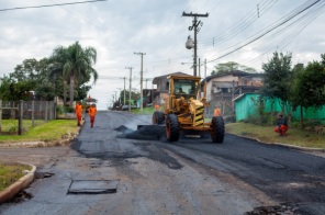 DEPOIS DE RECLAMAÇÕES>Prefeitura Realiza Operação de Reparos na Rua Argentina