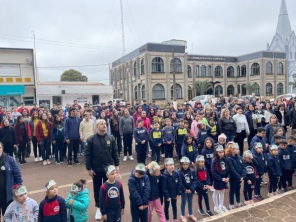 PEJUÇARA> Início da semana da pátria tem homenagem ao CEPIB