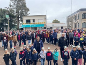 PEJUÇARA> Início da semana da pátria tem homenagem ao CEPIB