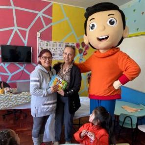 Gibis da turminha do Erico são entregues para mais escolas em Cruz Alta
