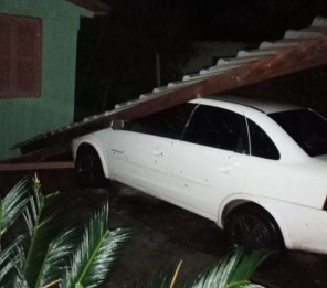 SANTA BÁRBARA DO SUL> Temporal com granizo danificou dezenas de casas