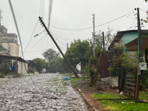 SANTA BÁRBARA DO SUL> Temporal com granizo danificou dezenas de casas
