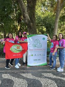 Catadoras da UNICCA participam de encontro estadual em POA