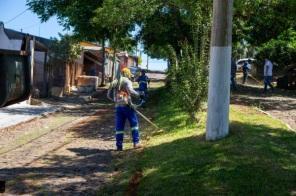 BAIRRO ALIANÇA: Equipes da Prefeitura e empresa realizaram limpeza geral