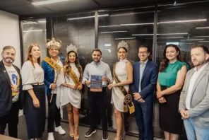 Corte do Carnaval de Cruz Alta entrega convites a lideranças do Estado