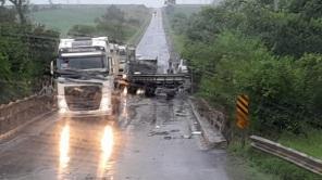 Dois acidentes de trânsito são registrados na manhã desta segunda na BR 158