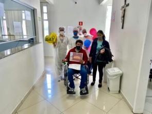 Quatro pacientes recuperados da Covid-19 recebem alta hospitalar no HSVP