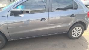 Caminhão Baú danifica veículos estacionados na João Manoel em Cruz Alta