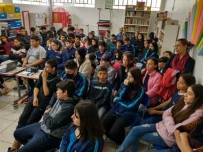 Centro de Referência Maria Mulher visita a Escola Municipal Carlos Gomes
