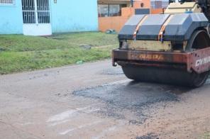 Secretaria de Obras realiza tapa-buraco na vila Lizabel