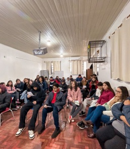 5º CONCURSO DE REDAÇÃO> Divulgação na terça-feira no Carlos Gomes