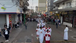Corpus Christi reúne fiéis em caminhada de fé e solidariedade em Cruz Alta