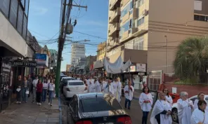Corpus Christi reúne fiéis em caminhada de fé e solidariedade em Cruz Alta
