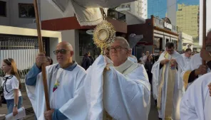 Corpus Christi reúne fiéis em caminhada de fé e solidariedade em Cruz Alta