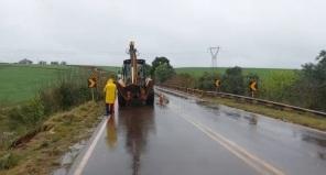 Trânsito RSC 377 fica em meia pista para reparo