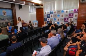Prefeitura entrega escritura de imóveis a moradores do Núcleo Tiradentes
