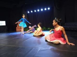 Bom público no espetáculo formatura do núcleo de dança da casa de cultura