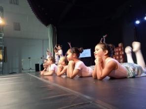 Bom público no espetáculo formatura do núcleo de dança da casa de cultura